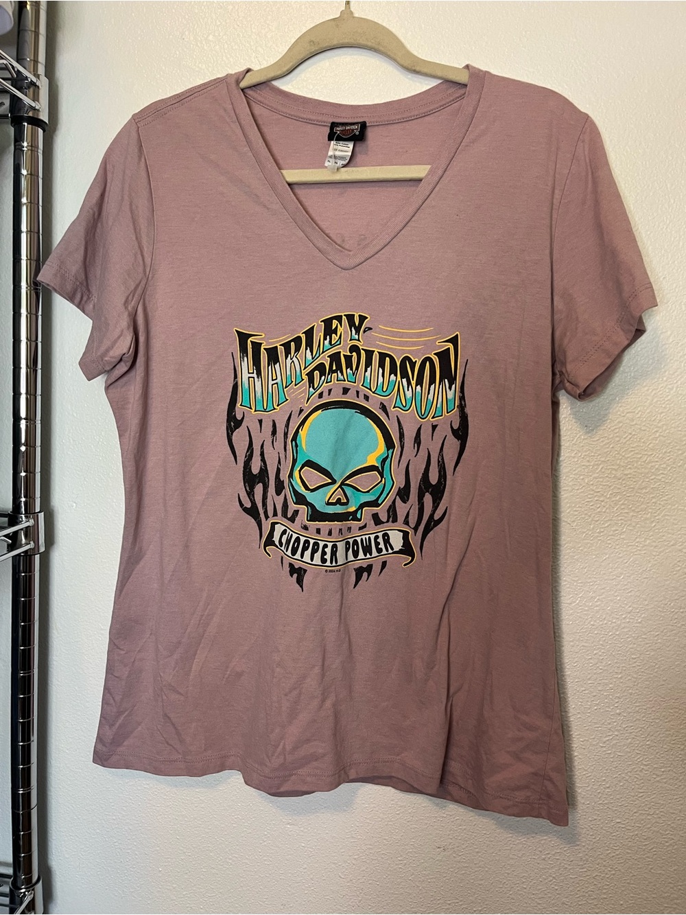 Harley-Davidson Mauve V-Neck Tee with Turquoise Skull Graphic